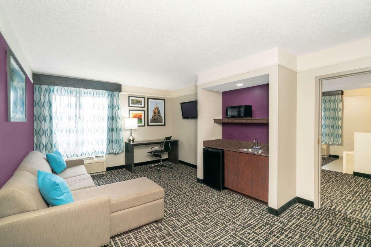 Отель La Quinta By Wyndham Latham Albany Airport Экстерьер фото